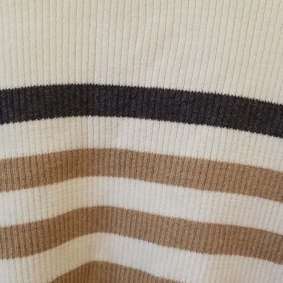 Liz Claiborne Mock Neck Sweater - Picture 4 of 4